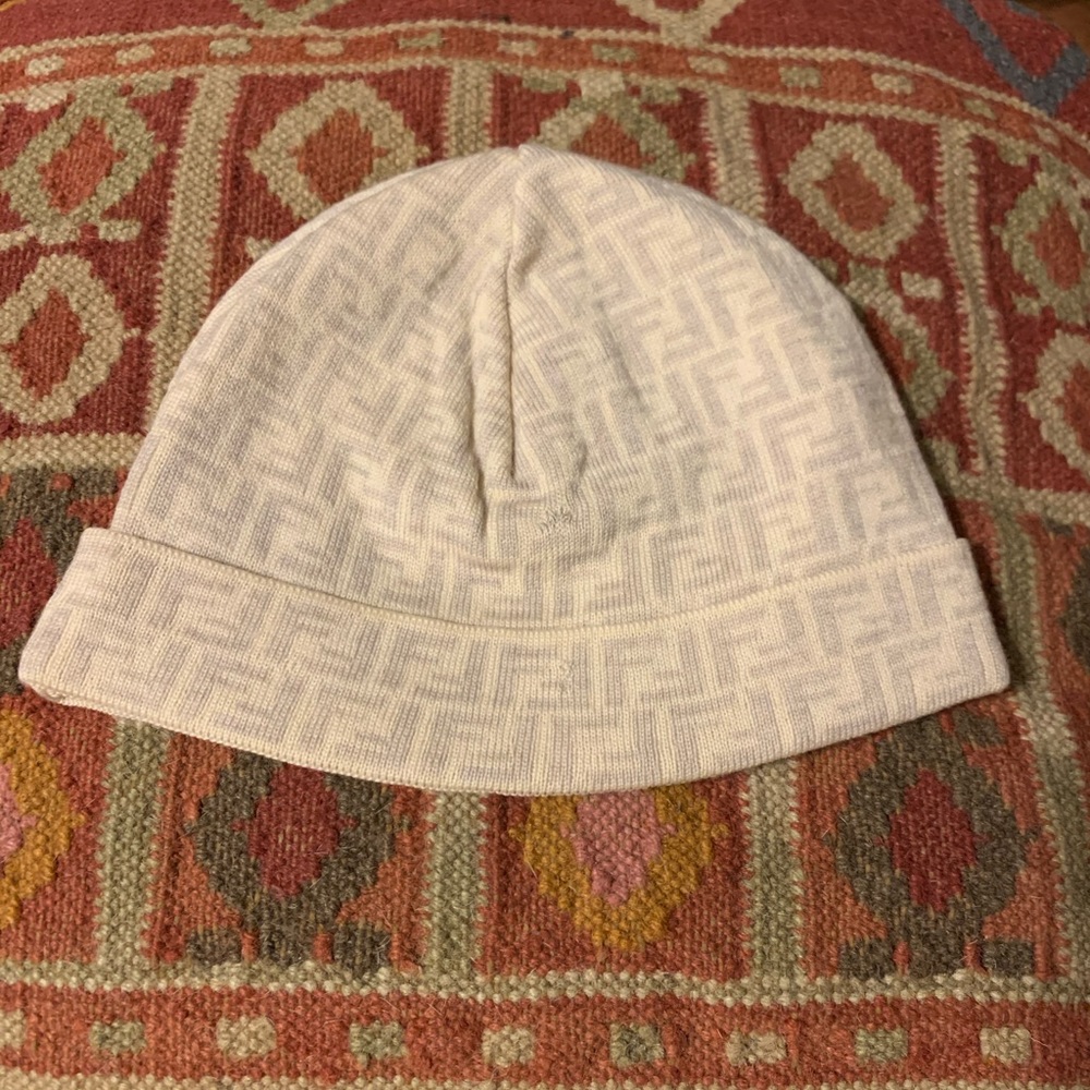 SOLD** FENDI Vintage  Knit Beanie Hat Ivory & light grey FF - Picture 2 of 15
